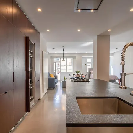 The Grand Krocinova Loft - Golden Bond Retreat Апартаменты *