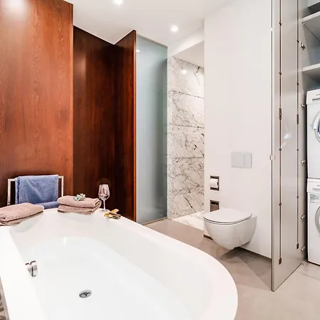 The Grand Krocínova Loft - Golden Bond Retreat