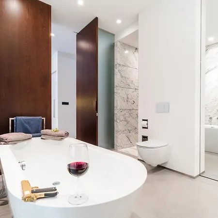 The Grand Krocinova Loft - Golden Bond Retreat Apartment Prague